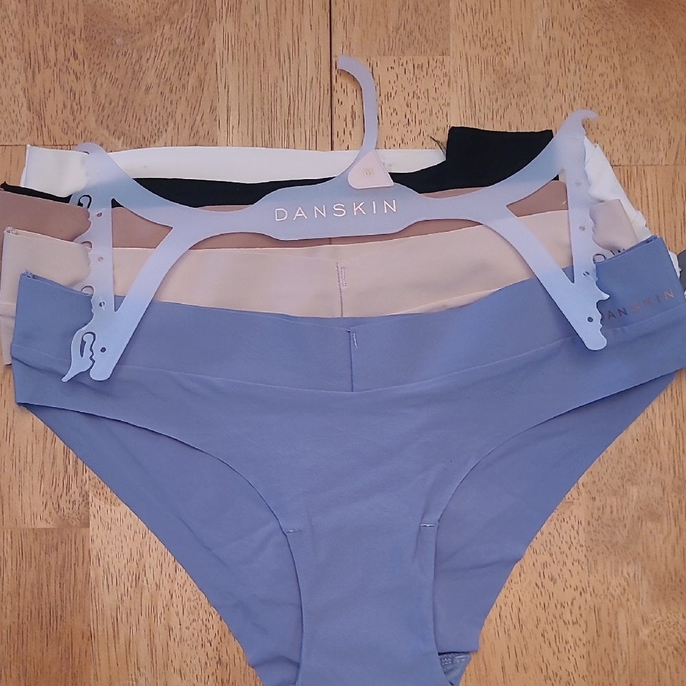 Danskin Seamless Panties Set Of 5 NWT - Multicolor-No Show V Front